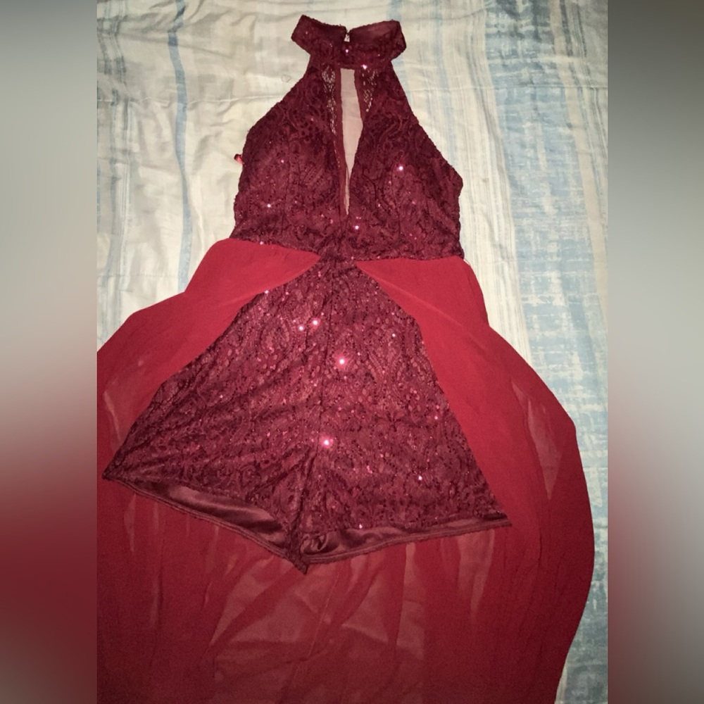 Sequin heart size 9like medium.Color maroon.Needs a fix in the neck part!